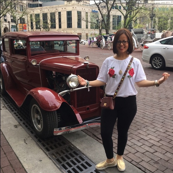 Rose Patched White T-shirt - Picture 4 of 6